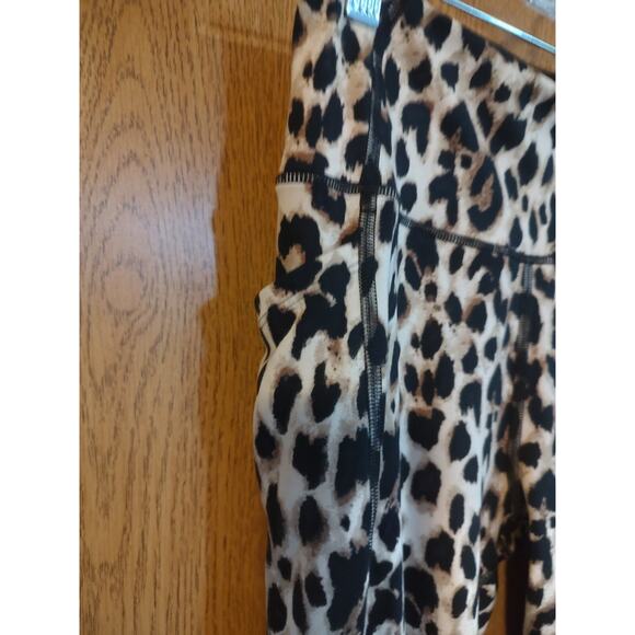 Victoria Secret Womens Leggings Cheetah Leopard Print Cropped Pocket Yoga Small - Picture 2 of 8